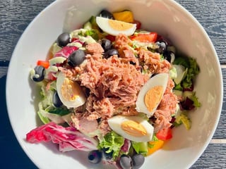 Zeleninový salát s tuňákem