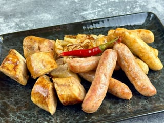 Асорті домашніх ковбасок