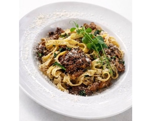 Tagliatelle z delikatną wołowiną w sosie truflowym