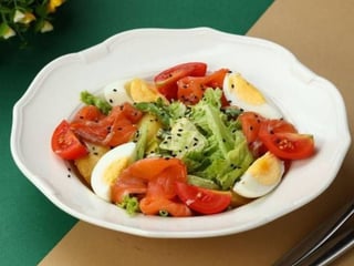 Sałatka z fasoła ta łososiem 