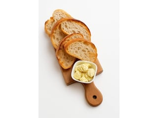 Koszyk chlebowy z maslem