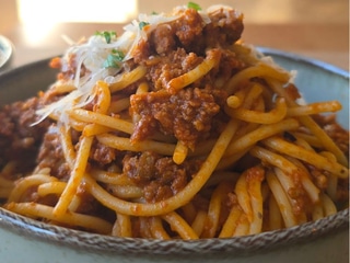Ragu wołowo -wieprzowe , spaghetti , parmezan