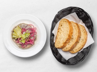 Domáca tlačenka s cibuľkou