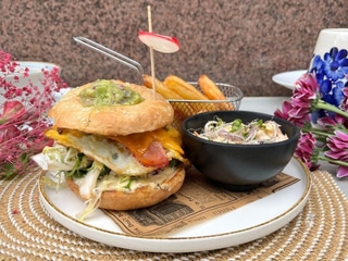 Guacamole Bagel Sandwich
