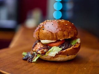 Big Boss Extra Slanina Burger (pouze so-ne)