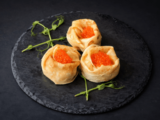 Млинці з червоною ікрою