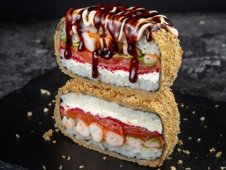 Бургер рол з креветкою та лососем