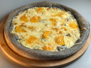 Піца "4 сири з мандариною"