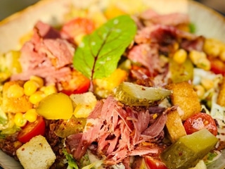 SAŁATKA PASTRAMI