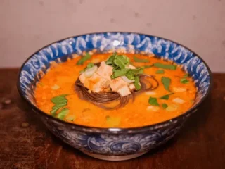 Tom Yum s rezancami a tofu