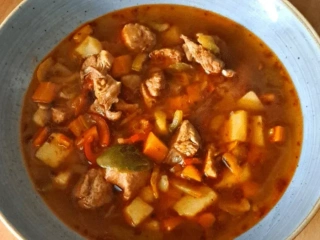Zupa gulaszowa
