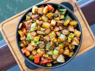 Пательня зі свининою та овочами