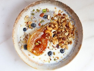 ЙОГУРТ З КАРАМЕЛІЗОВАНОЮ ГРУШЕЮ