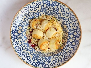 СИРНИКИ З ВИШНЕЮ ТА ЗАВАРНИМ КРЕМОМ МАКСІ