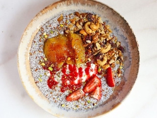 ПУДИНГ З СИРНОЮ КНЕЛЕЮ ТА ГРАНОЛОЮ