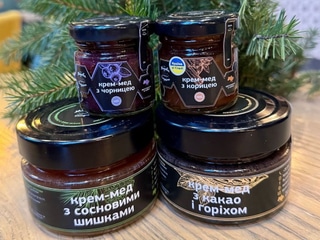 Крем-мед з сосновими шишками