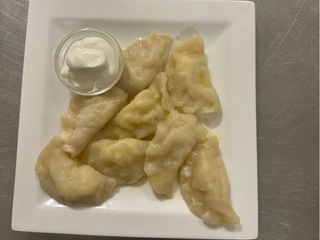 Вареники з картоплею та сметаною