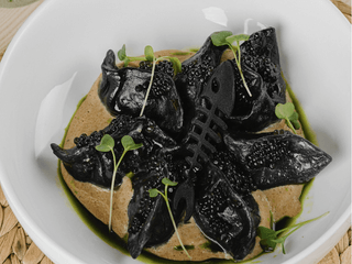 Вареники з сомом та соусом із насіння соняшника