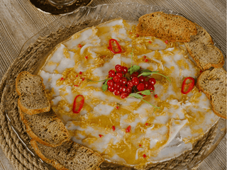 Карпаччо із сала с соусом Юзу