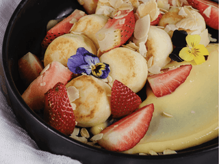 Бейбі сирнички з соусом Сабайон