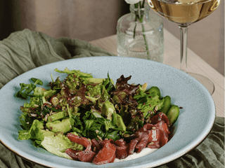 Салат з лососем та крем-сиром