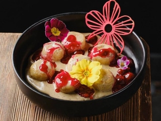 Сирники з соусом із халви та вишневим киселем