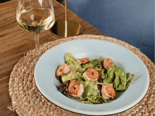 Салат з креветкою та пікантним соусом Чилі