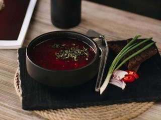 Пісний борщ з часником та цибулею