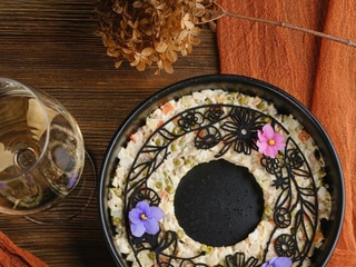 Олів'є з креветкою та ікрою оселедця 