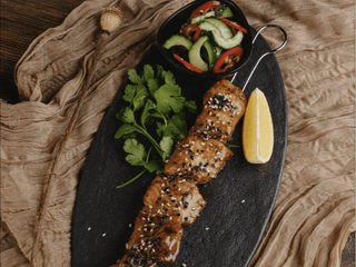 Шашлик з сома з битими огірками