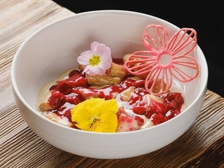 Ліниві вареники з соусом із халви та вишневим киселем