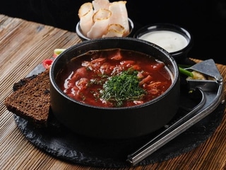 Борщ з телячими хвостами та білими грибами