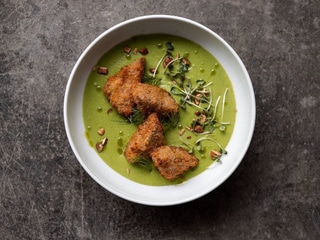 Смажений тофу з кремом із зеленого горошку