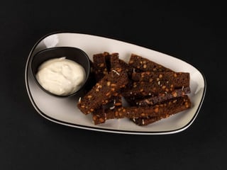 Пивні грінки з соусом