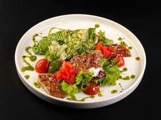 Салат з вугрем та авокадо