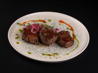 Шашлик з яловичоi вирiзки (мангал)