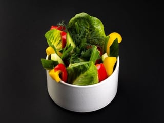 Асорті свіжих овочів та  зелені