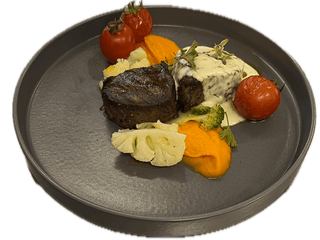 Медальйони з телятини під соусом “Дор Блю”