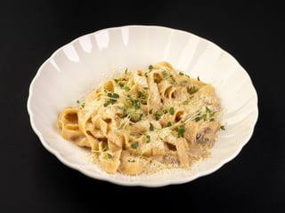 Паста  з бiлими грибами пiд вершковим соусом