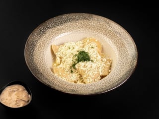 Закарпатськi вареники з бринзою,  шкварками та  грибним соусом