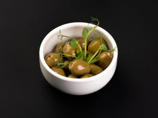 Оливки гігінт з мигдалем