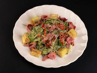 Салат з білими грибами та качкою