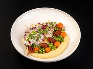 Кролик під вершковим соусом з овочами та картопляним пюре