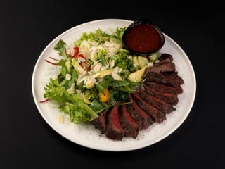 Стейк М'ясника  з овочевим салатом