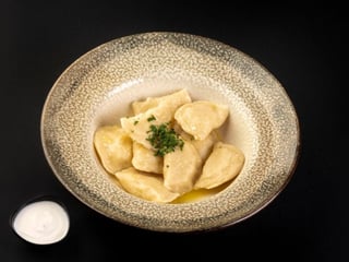 Вареники з картоплею та  грибним соусом