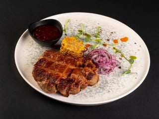 Стейк зi свининного ошийка  з соусом BBQ