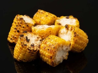 Кукурудза смажена на вогні
