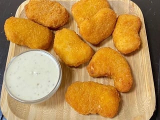 Курячі нагетси з соусом