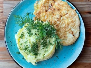 Картопляне пюре з котлетою / відбивна
