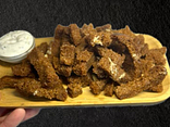 Грінки з часниковим соусом 